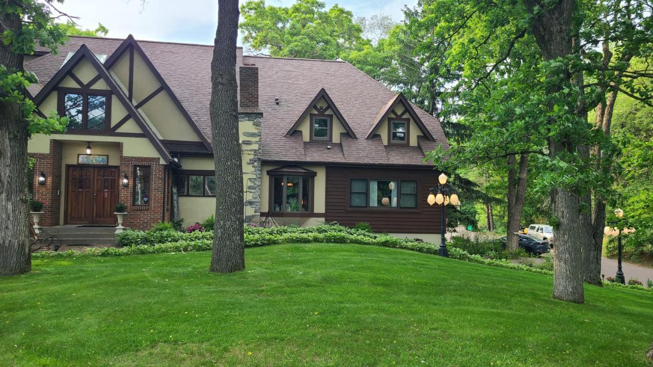 Otter Creek Eau Claire Bed & Breakfast 4*